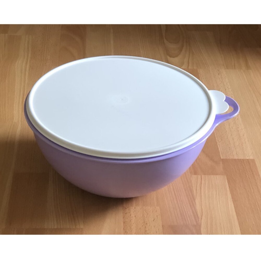 Tupperware Thatsa Mixing Bowl 32 Cup Purple with White Seal New